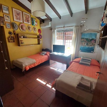 Casa Confortable - Parque Central - Estacionamiento, Patio, 3 Banos, 5 Habitaciones - La Cieneguita Bagian luar foto